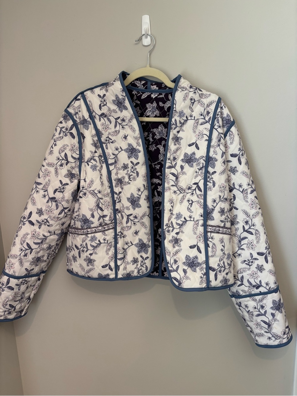 Reversible Quilted Floral Jacket — Size L — Blue & White Botanical Print